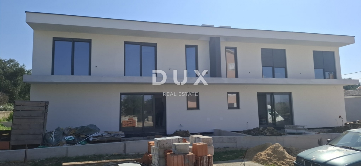 ZADAR, VRSI - Odlična polpritlična hiša s pogledom na morje in vrtom!