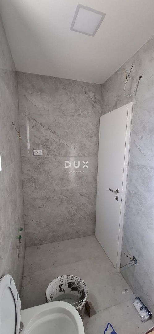 ZADAR, VRSI - Odlična polpritlična hiša s pogledom na morje in vrtom!