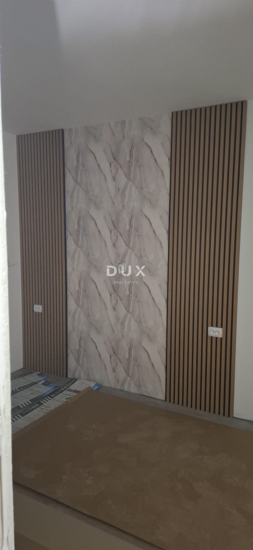 ZADAR, VRSI - Odlična polpritlična hiša s pogledom na morje in vrtom!