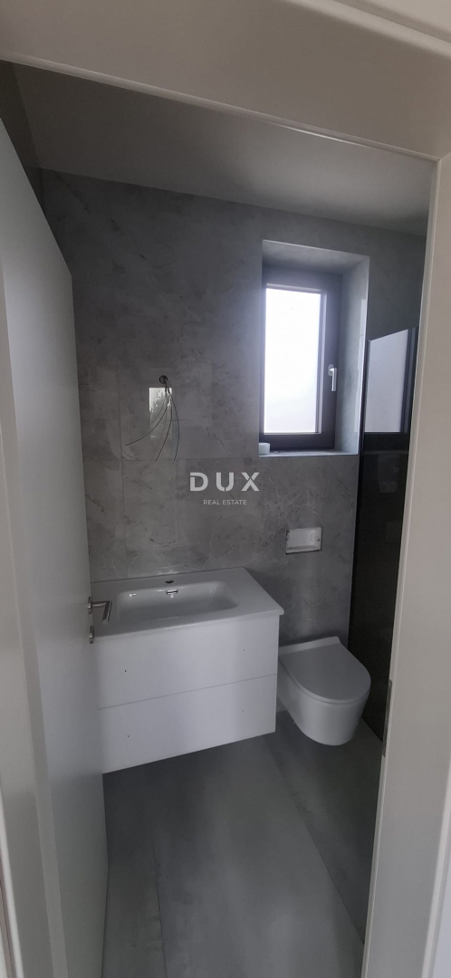 ZADAR, VRSI - Odlična polpritlična hiša s pogledom na morje in vrtom!