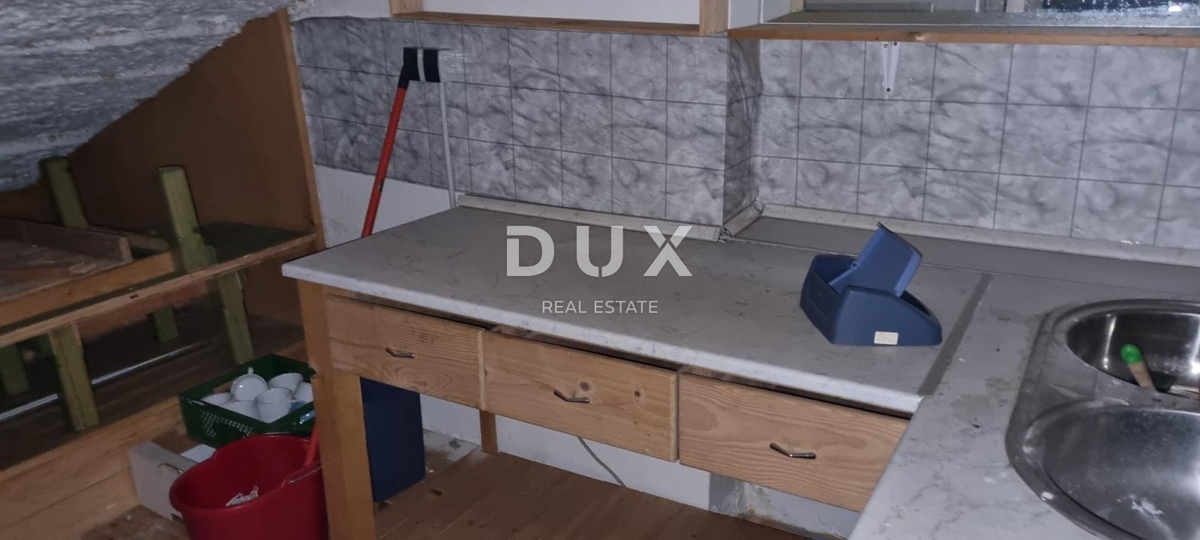 RIJEKA, SUŠAK - poslovni prostor z veliko izložbo, odlična lokacija 52 m2