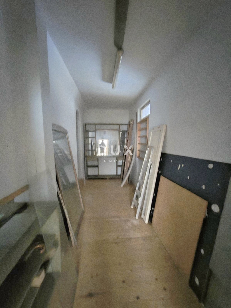 RIJEKA, SUŠAK - poslovni prostor z veliko izložbo, odlična lokacija 52 m2