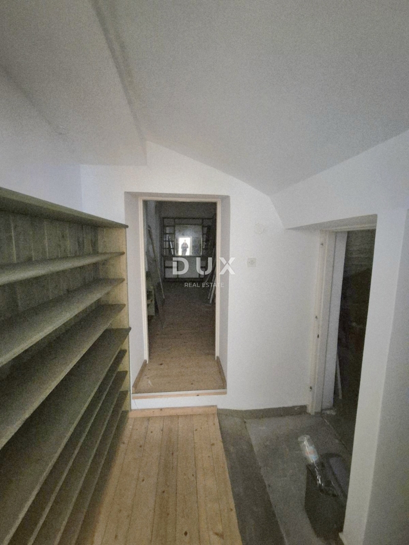 RIJEKA, SUŠAK - poslovni prostor z veliko izložbo, odlična lokacija 52 m2