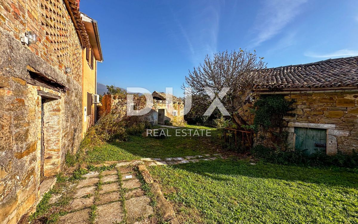 ISTRA, LUPOGLAV, OKOLICA - podeželsko posestvo v Istri z 8 hišami na samem - zemljišče 22.000 m²