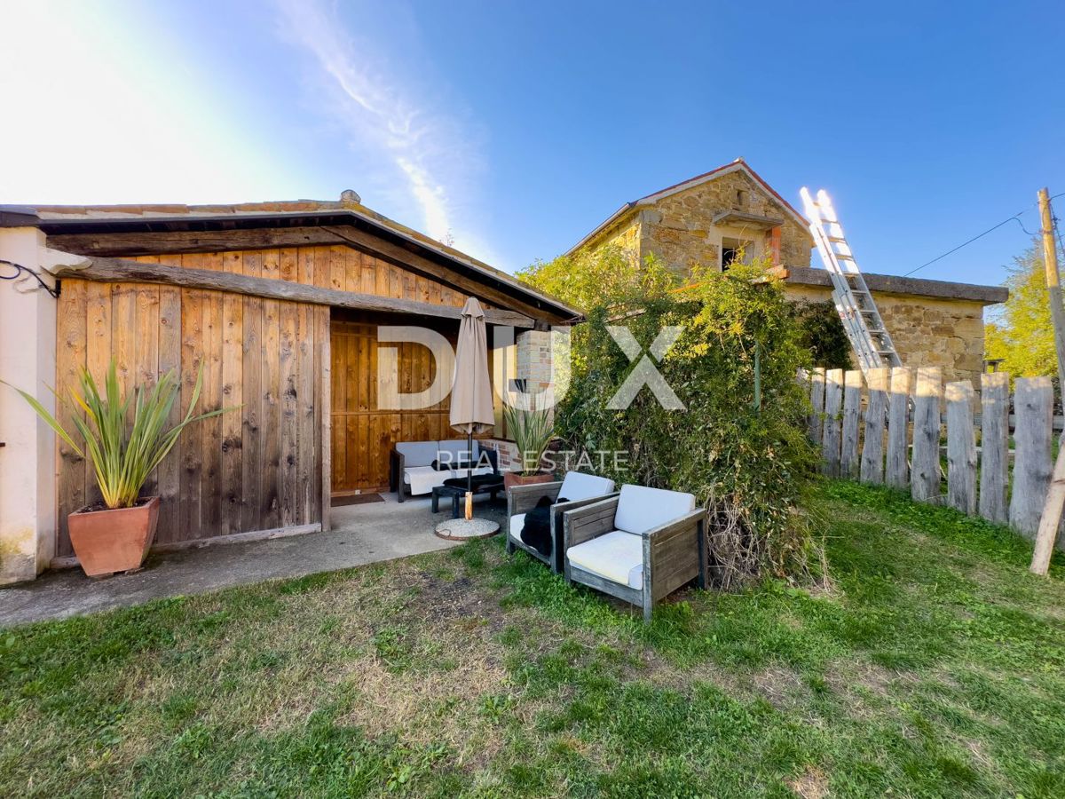 ISTRA, LUPOGLAV, OKOLICA - podeželsko posestvo v Istri z 8 hišami na samem - zemljišče 22.000 m²