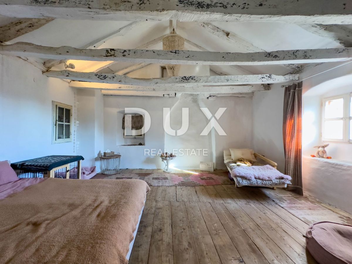 ISTRA, LUPOGLAV, OKOLICA - podeželsko posestvo v Istri z 8 hišami na samem - zemljišče 22.000 m²