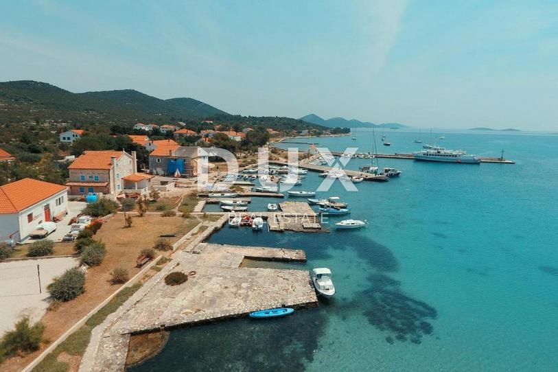 OTOK IST - Gradbeno zemljišče z zasebno cesto do plaže! Mir, tišina, narava...! 734 m2!