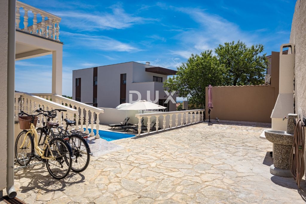 ISTRA, MEDULIN - Samostojna hiša s tremi stanovanjskimi enotami in bazenom!