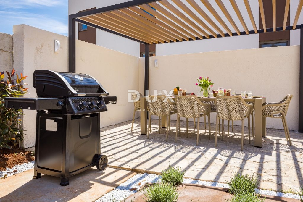 ISTRA, MEDULIN - Samostojna hiša s tremi stanovanjskimi enotami in bazenom!