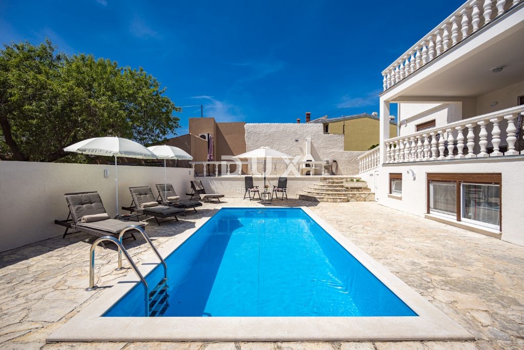 ISTRA, MEDULIN - Samostojna hiša s tremi stanovanjskimi enotami in bazenom!