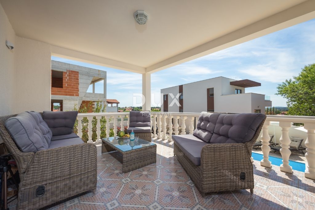 ISTRA, MEDULIN - Samostojna hiša s tremi stanovanjskimi enotami in bazenom!