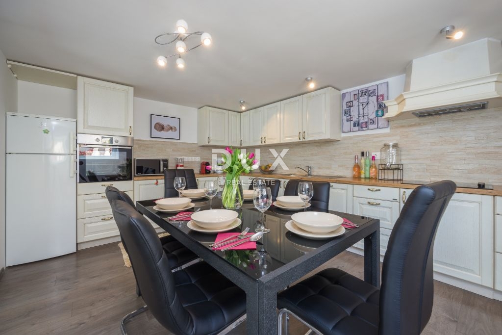 ISTRA, MEDULIN - Samostojna hiša s tremi stanovanjskimi enotami in bazenom!