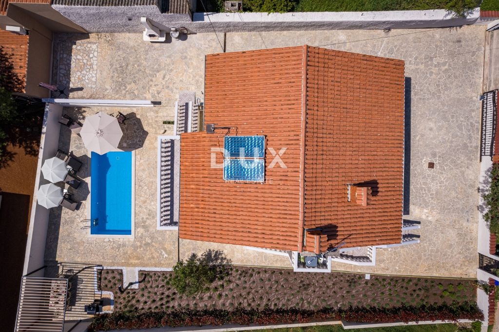 ISTRA, MEDULIN - Samostojna hiša s tremi stanovanjskimi enotami in bazenom!