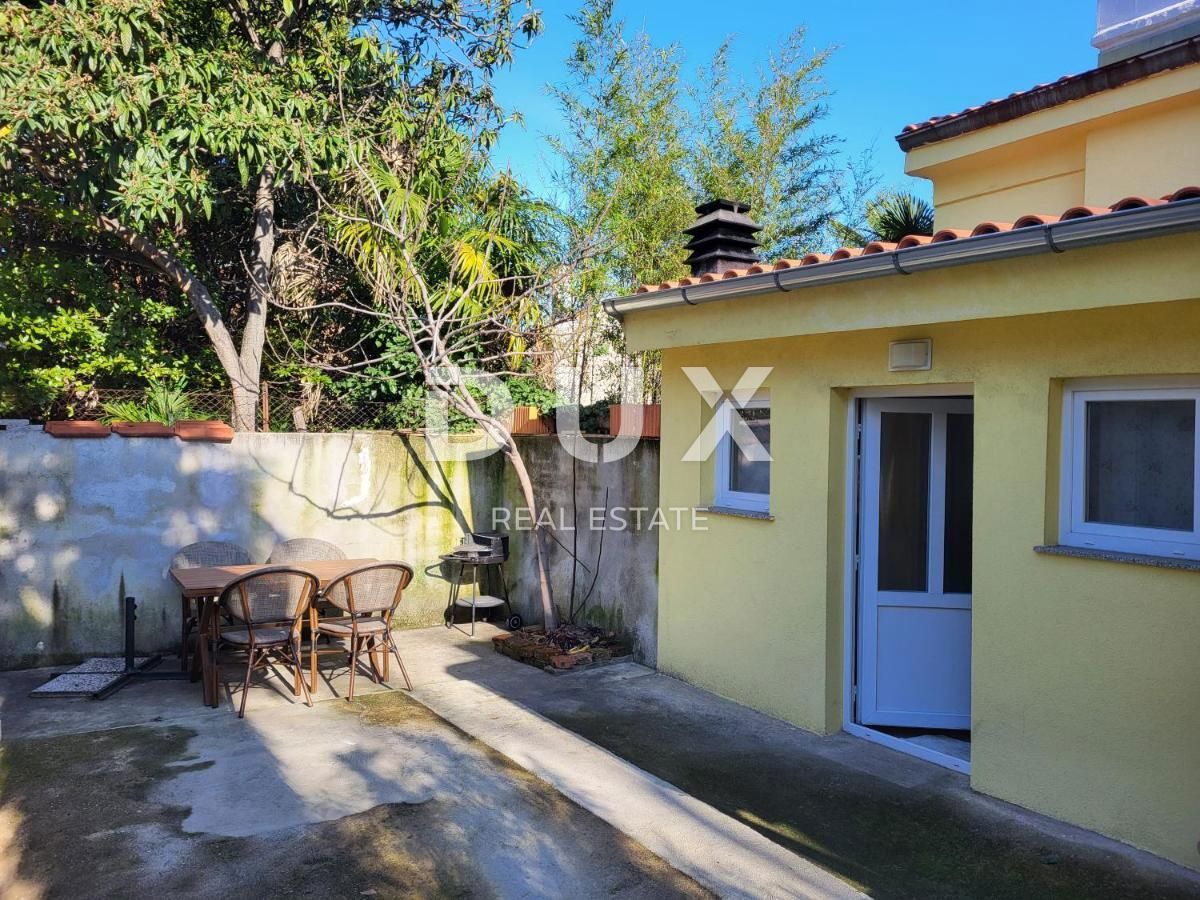 OPATIJA, VOLOSKO - Popolnoma prenovljen apartma 100 metrov od morja!