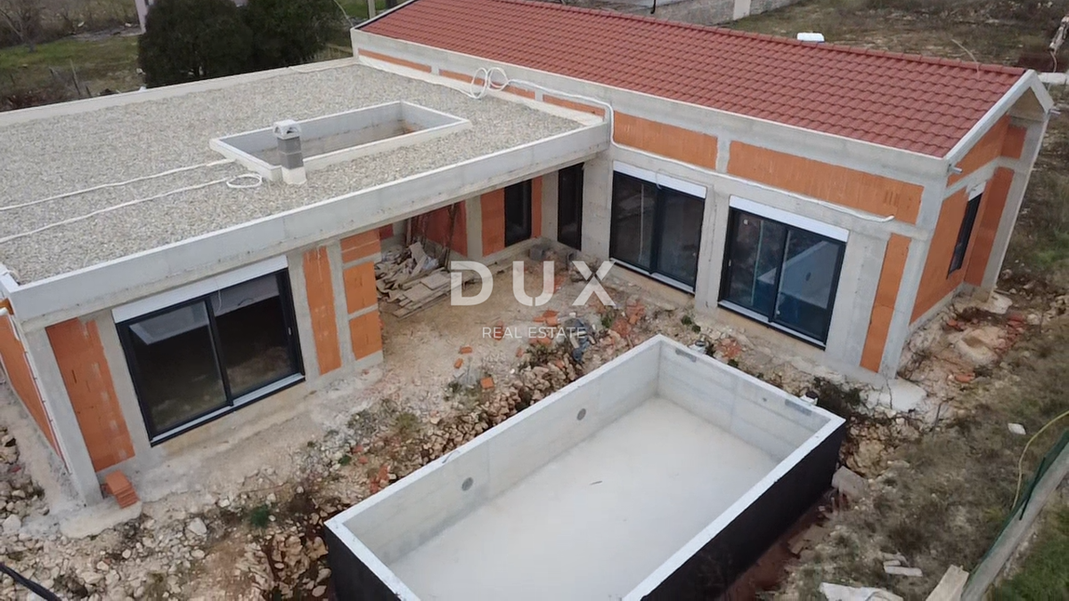 ZADAR, ZEMUNIK G. – Luksuzna moderna vila (B) enonadstropna z bazenom