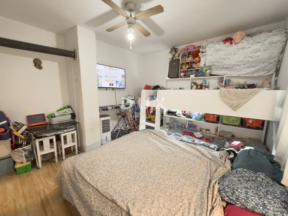 OTOK KRK, MESTO KRK - Apartma na odlični lokaciji, NUJNA PRODAJA!