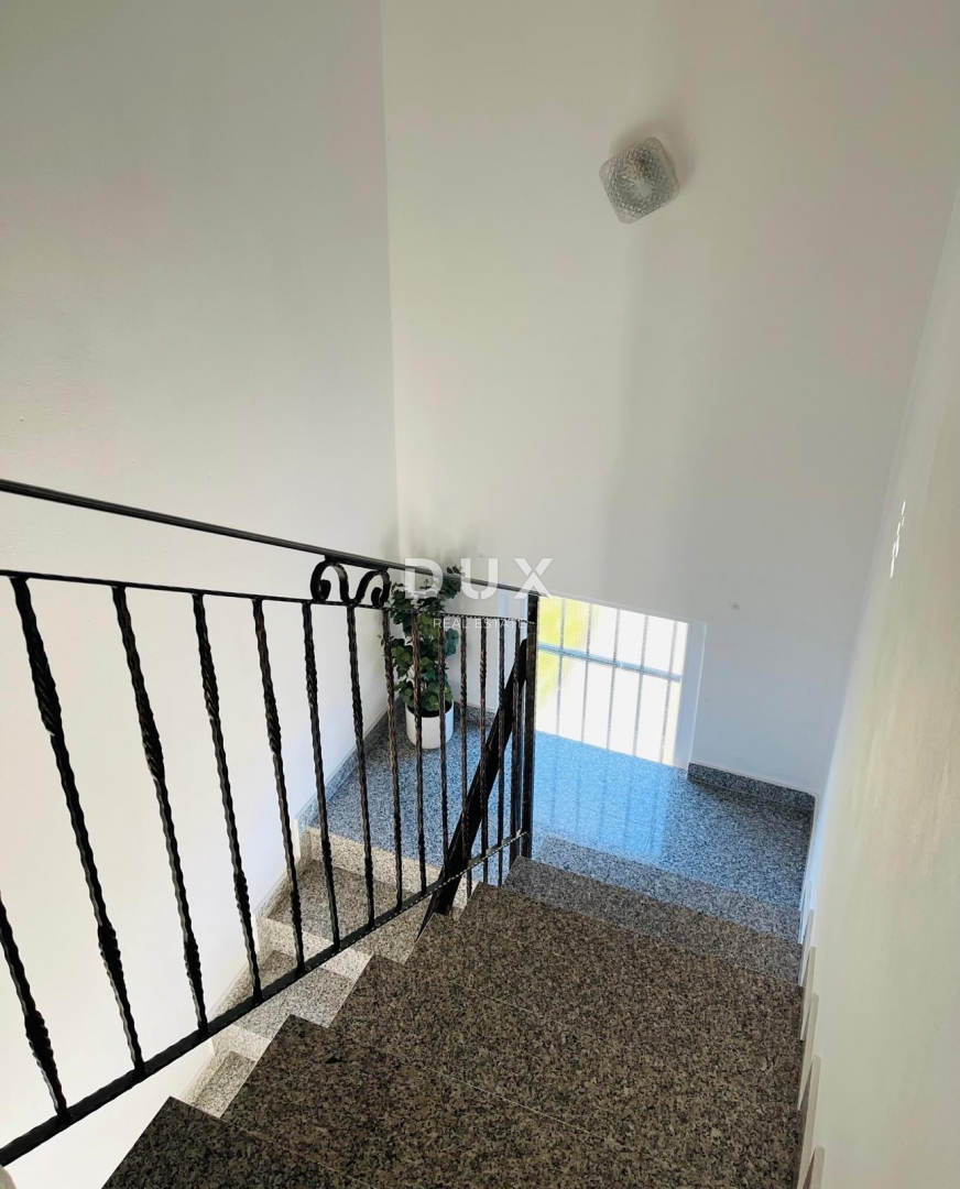 ISTRA, LOBORIKA - Hiša z veliko gradbeno parcelo