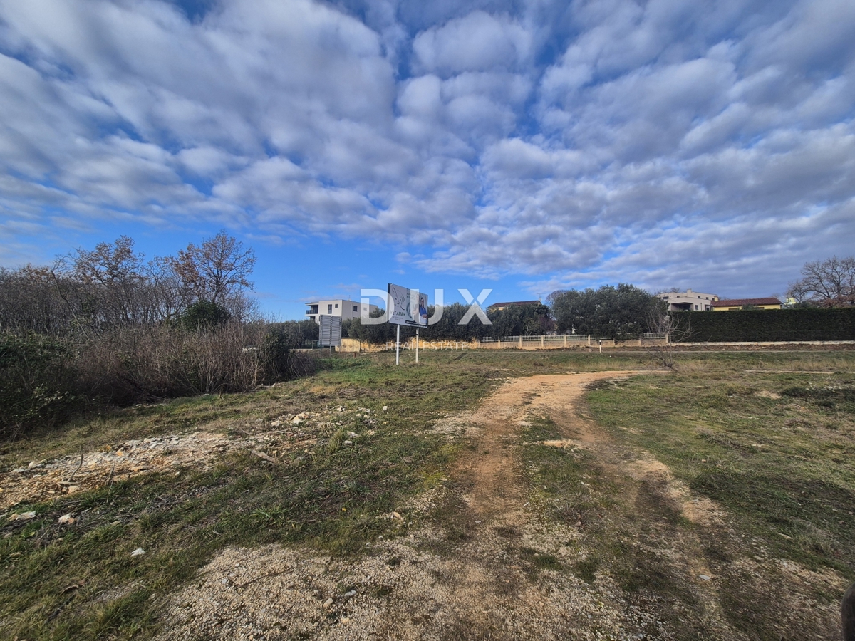 POREČ, ŽBANDAJ - Prodam zemljišče - investicijska priložnost