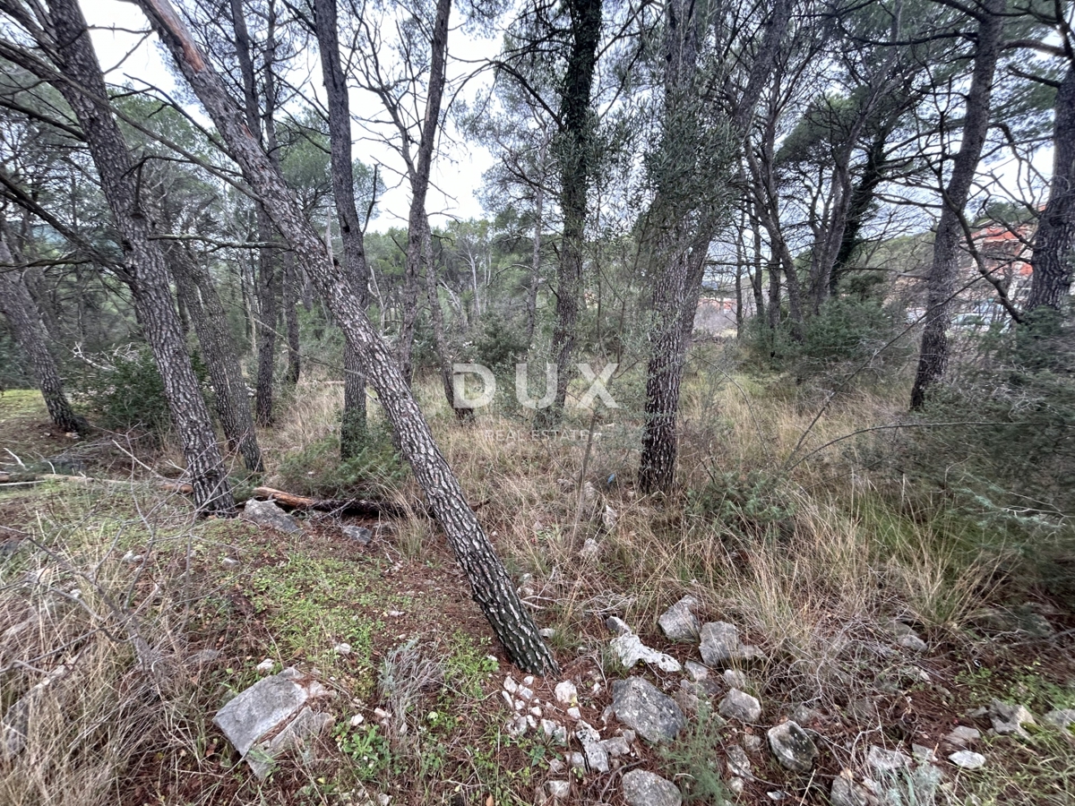 ŠIBENIK, JURASI – Gradbeno zemljišče na robu gradbenega območja