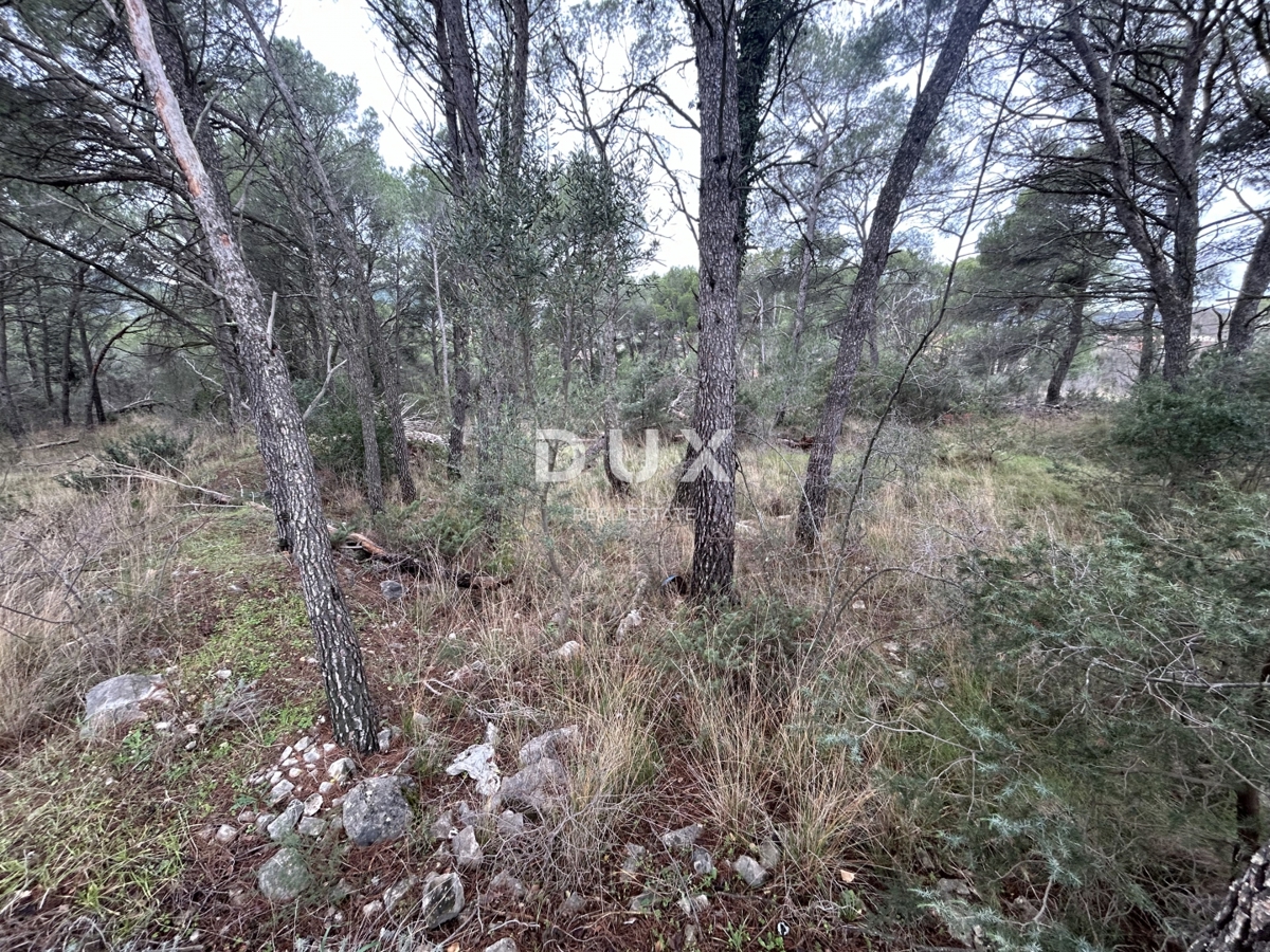 ŠIBENIK, JURASI – Gradbeno zemljišče na robu gradbenega območja