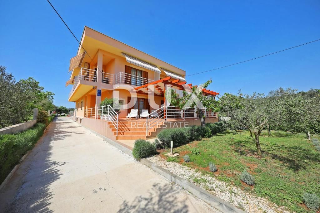 SUKOŠAN - Hiša 150m od morja