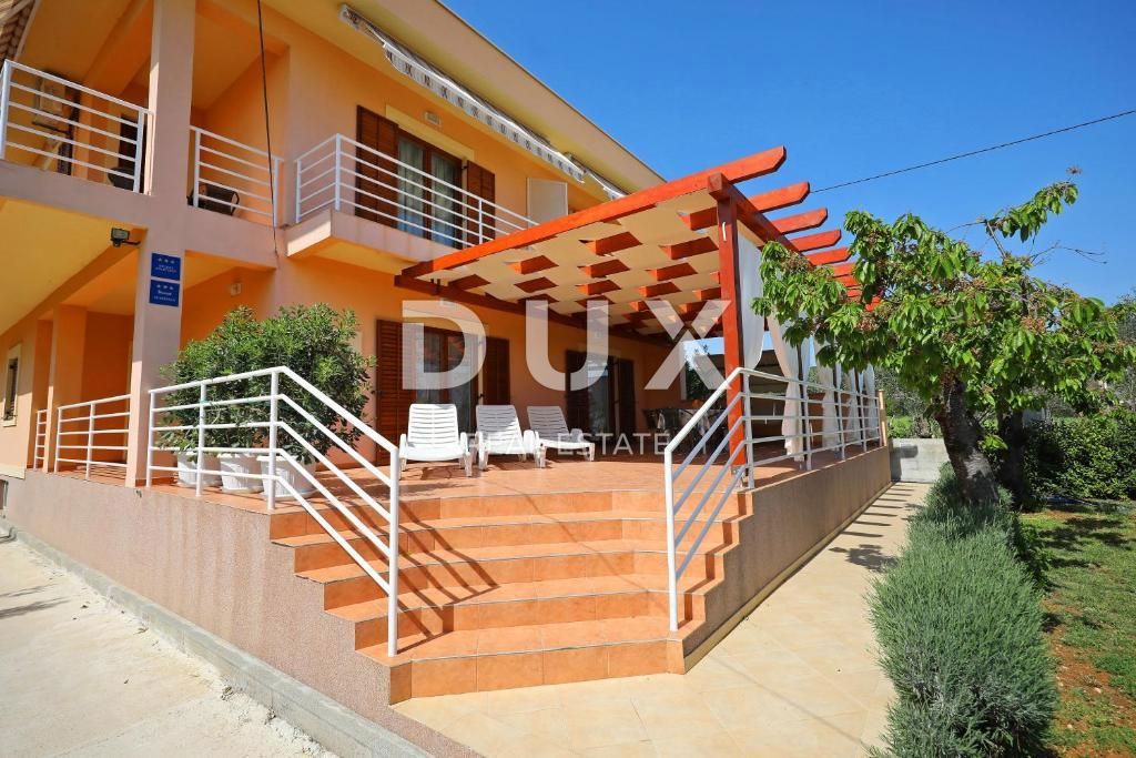 SUKOŠAN - Hiša 150m od morja