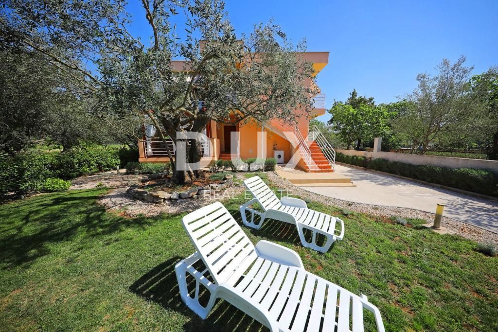 SUKOŠAN - Hiša 150m od morja