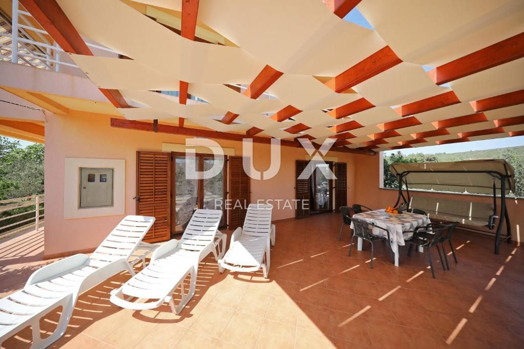 SUKOŠAN - Hiša 150m od morja