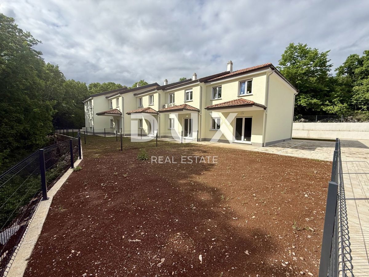 VIŠKOVO, MARINIĆI - Vrstna hiša, novogradnja, 92 m2, vrt!