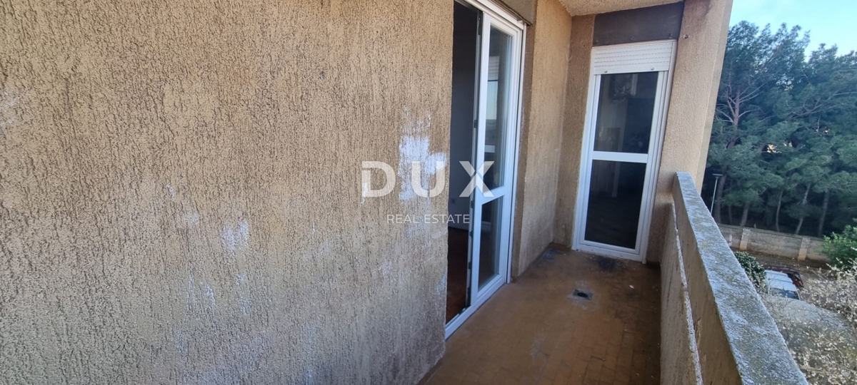 ISTRA, PULA - Stanovanje za adaptacijo na iskani lokaciji!