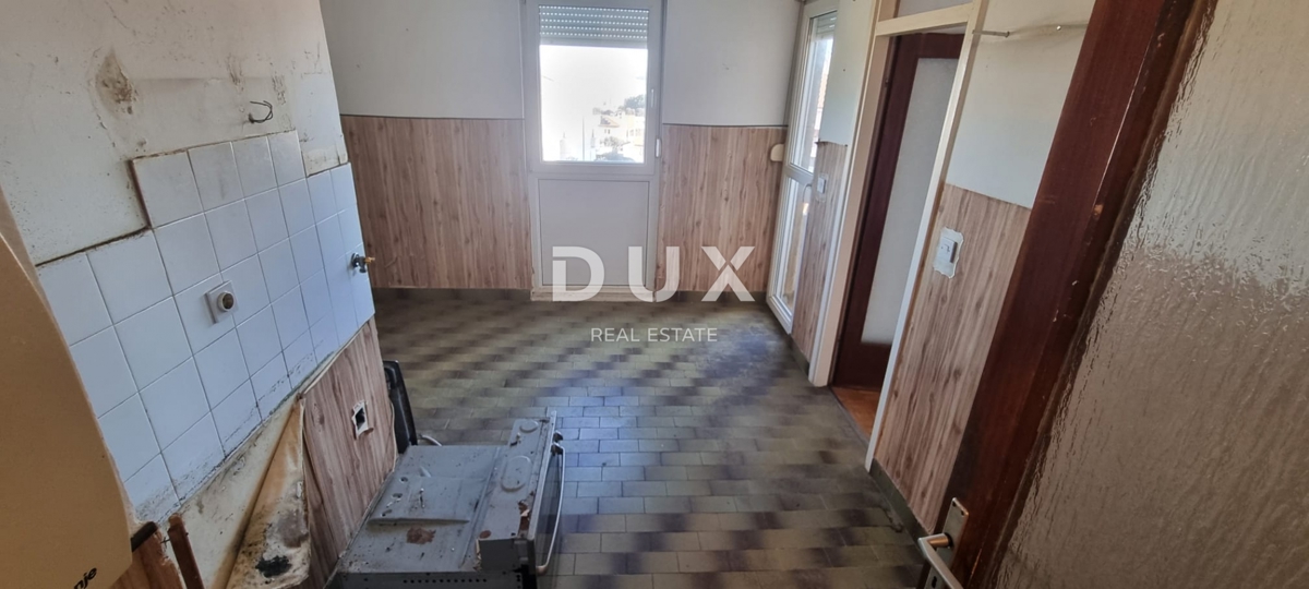 ISTRA, PULA - Stanovanje za adaptacijo na iskani lokaciji!