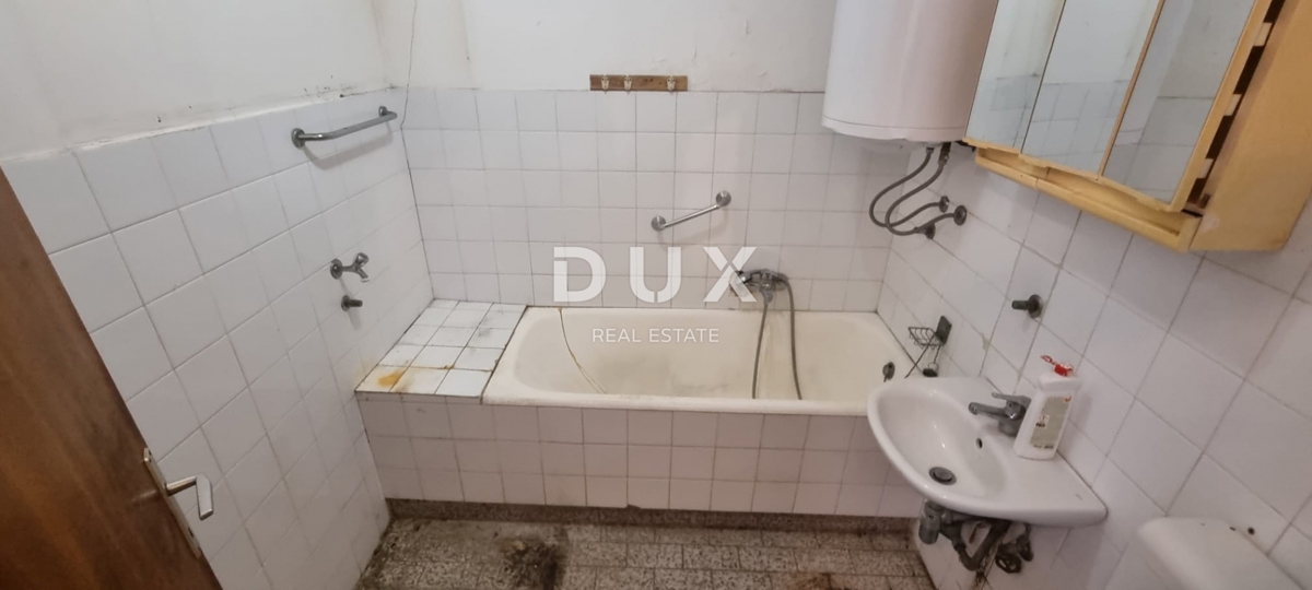 ISTRA, PULA - Stanovanje za adaptacijo na iskani lokaciji!