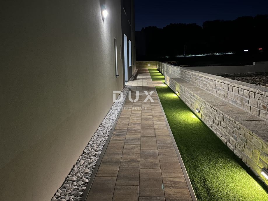 OTOK PAG, POVLJANA - Apartma z vrtom 100 m od morja!