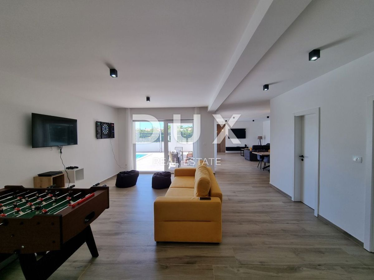 ISTRA, SVETVINČENAT - Moderna enonadstropna hiša z bazenom, obdana z naravo