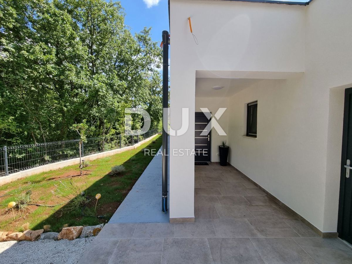 ISTRA, SVETVINČENAT - Moderna enonadstropna hiša z bazenom, obdana z naravo