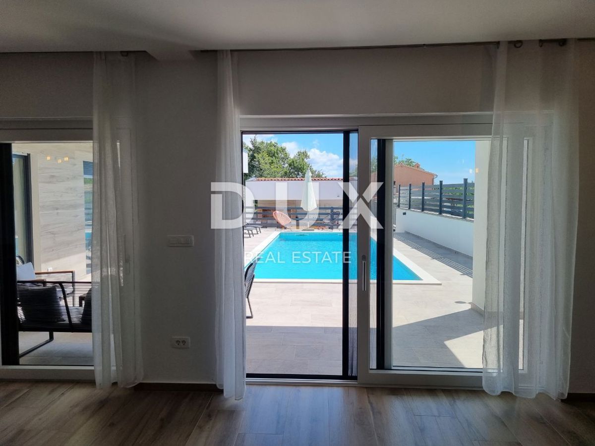 ISTRA, SVETVINČENAT - Moderna enonadstropna hiša z bazenom, obdana z naravo