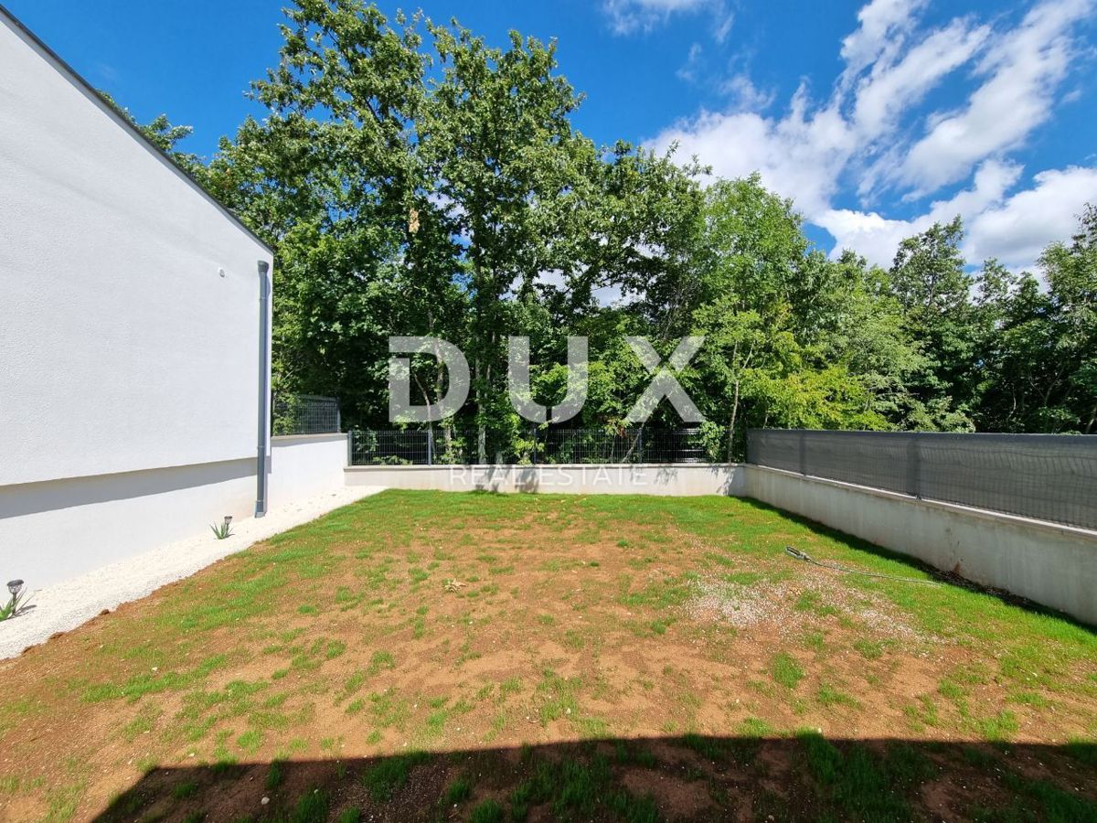 ISTRA, SVETVINČENAT - Moderna enonadstropna hiša z bazenom, obdana z naravo