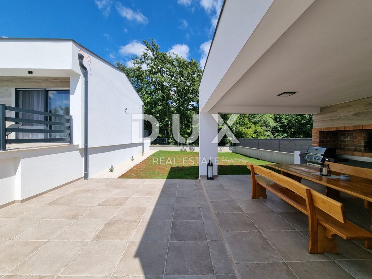 ISTRA, SVETVINČENAT - Moderna enonadstropna hiša z bazenom, obdana z naravo