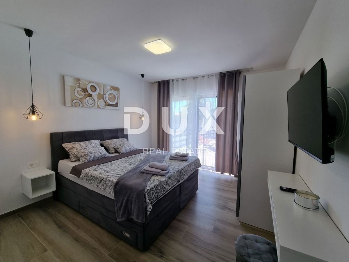 ISTRA, SVETVINČENAT - Moderna enonadstropna hiša z bazenom, obdana z naravo