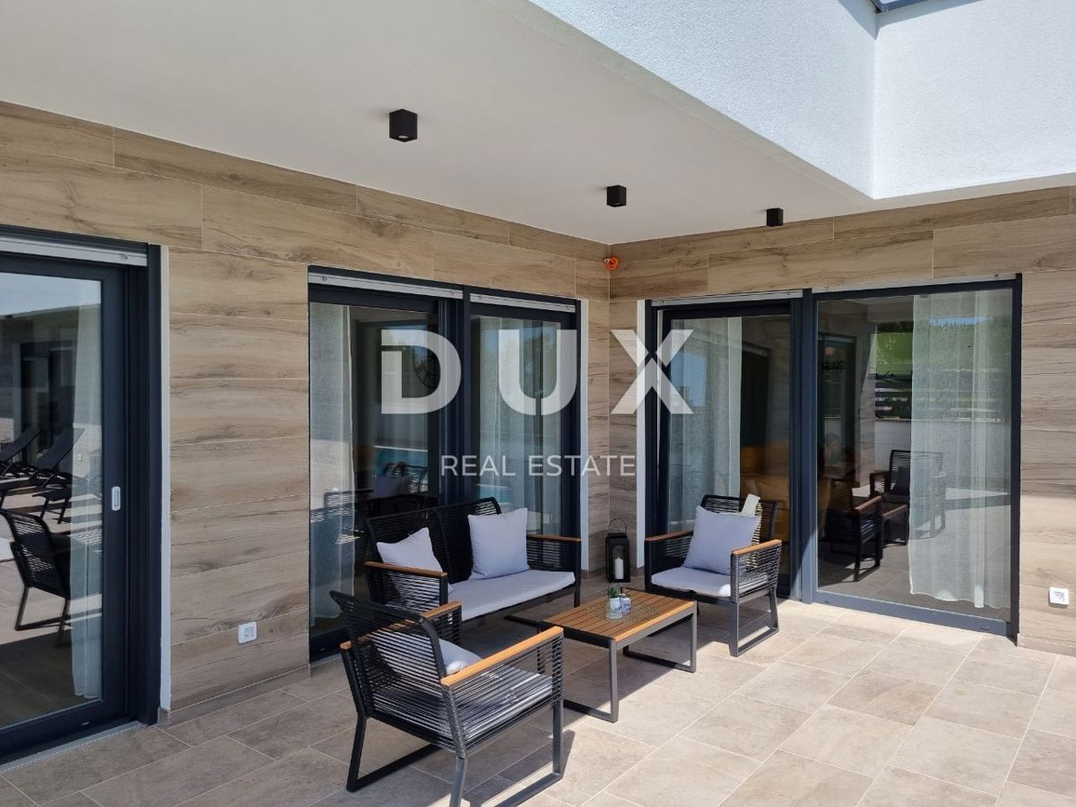 ISTRA, SVETVINČENAT - Moderna enonadstropna hiša z bazenom, obdana z naravo