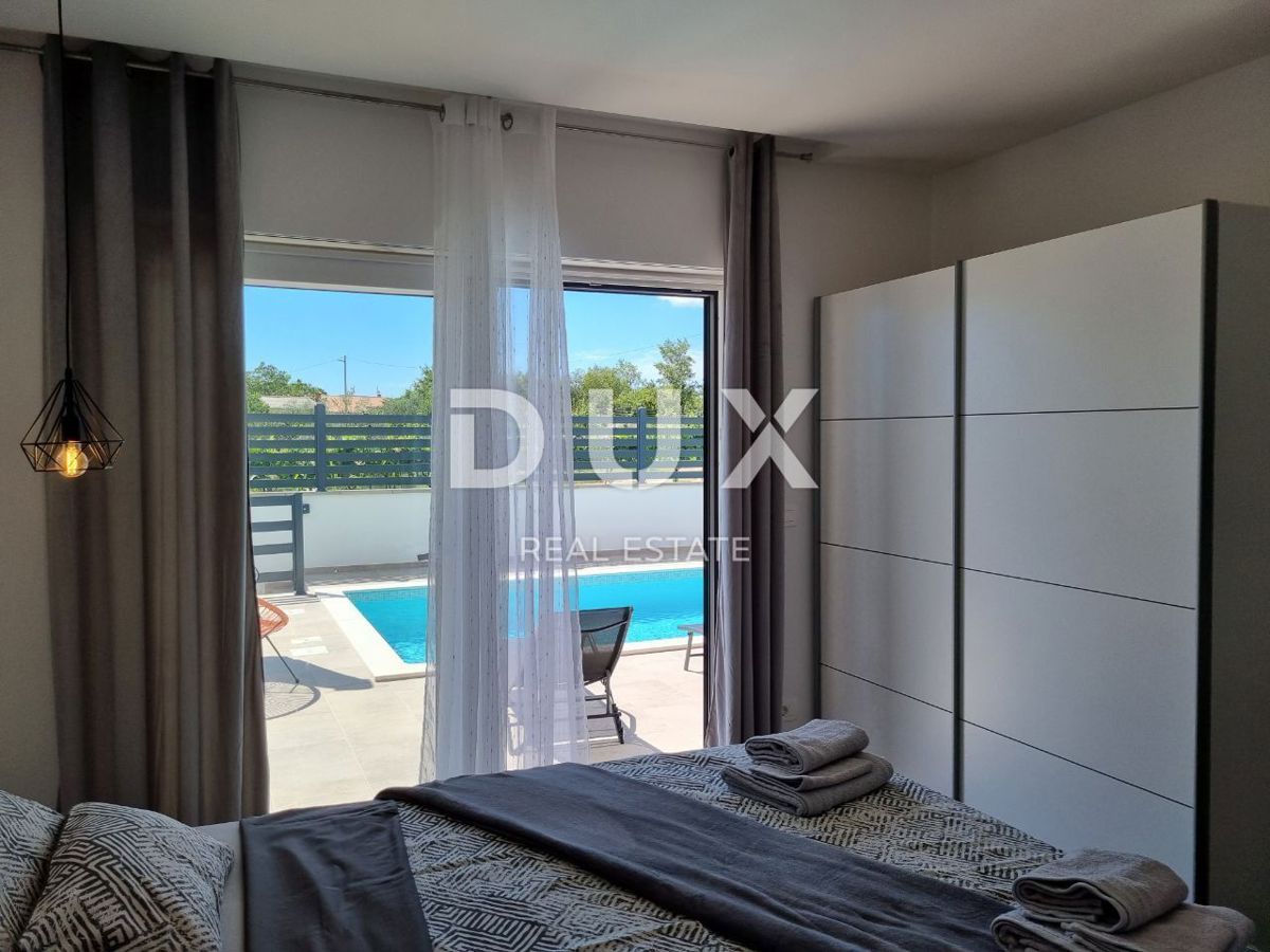 ISTRA, SVETVINČENAT - Moderna enonadstropna hiša z bazenom, obdana z naravo