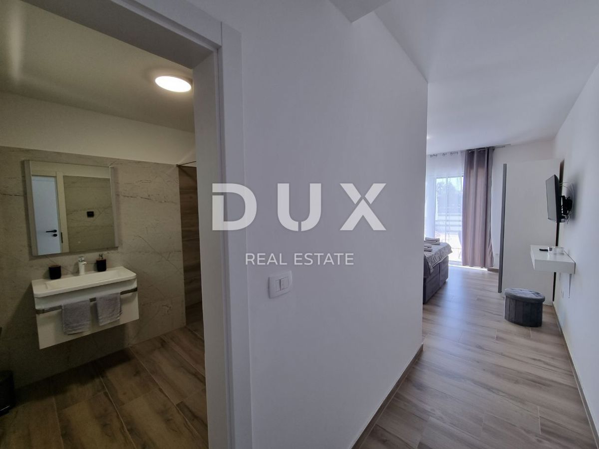 ISTRA, SVETVINČENAT - Moderna enonadstropna hiša z bazenom, obdana z naravo