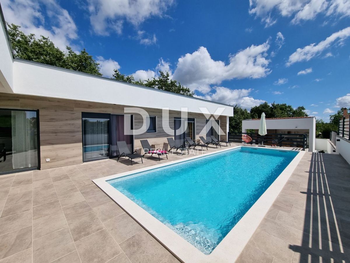 ISTRA, SVETVINČENAT - Moderna enonadstropna hiša z bazenom, obdana z naravo