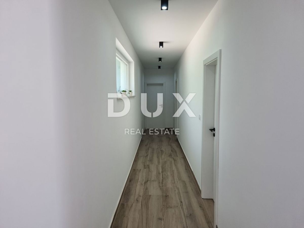 ISTRA, SVETVINČENAT - Moderna enonadstropna hiša z bazenom, obdana z naravo