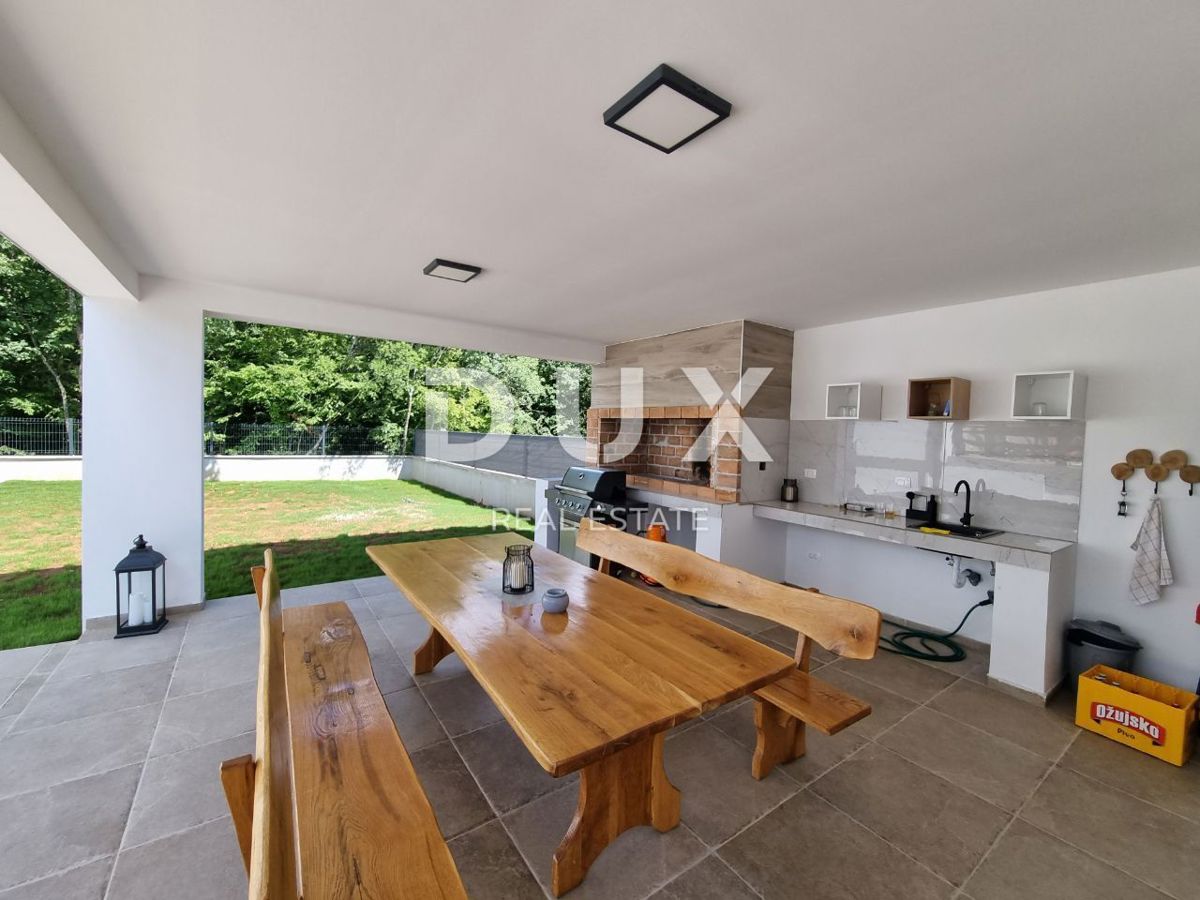 ISTRA, SVETVINČENAT - Moderna enonadstropna hiša z bazenom, obdana z naravo