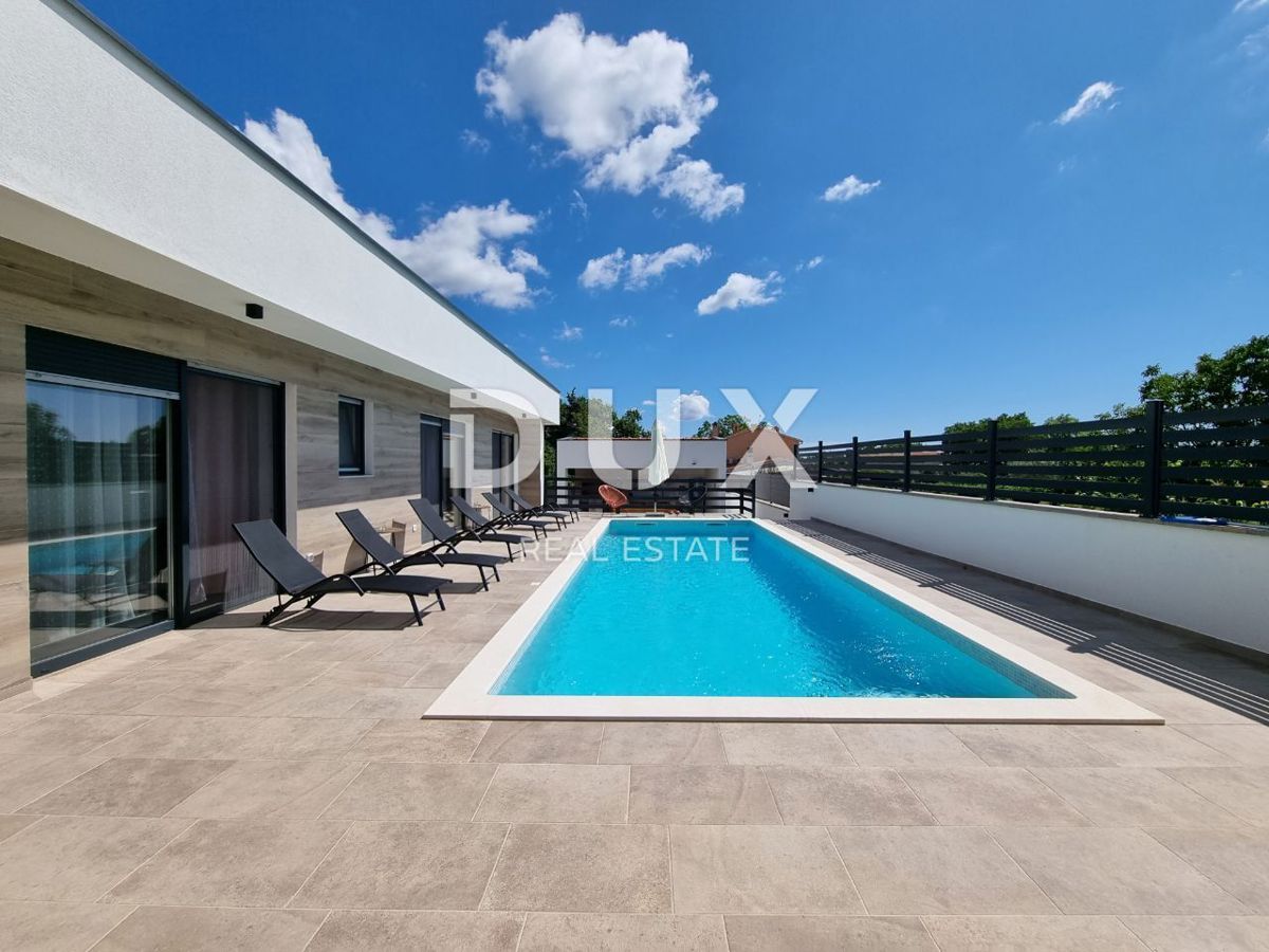 ISTRA, SVETVINČENAT - Moderna enonadstropna hiša z bazenom, obdana z naravo