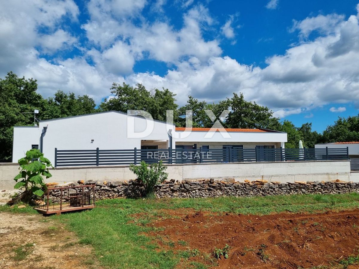 ISTRA, SVETVINČENAT - Moderna enonadstropna hiša z bazenom, obdana z naravo