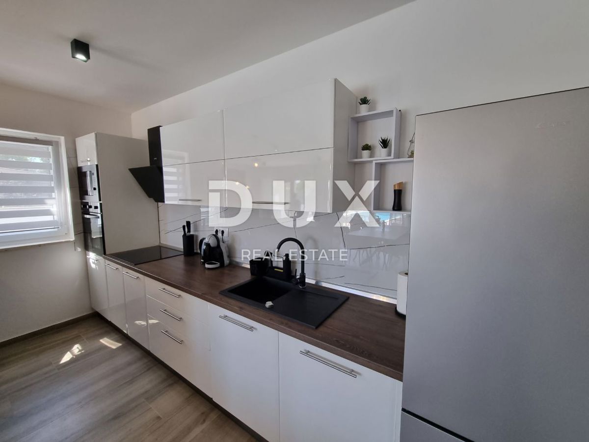 ISTRA, SVETVINČENAT - Moderna enonadstropna hiša z bazenom, obdana z naravo