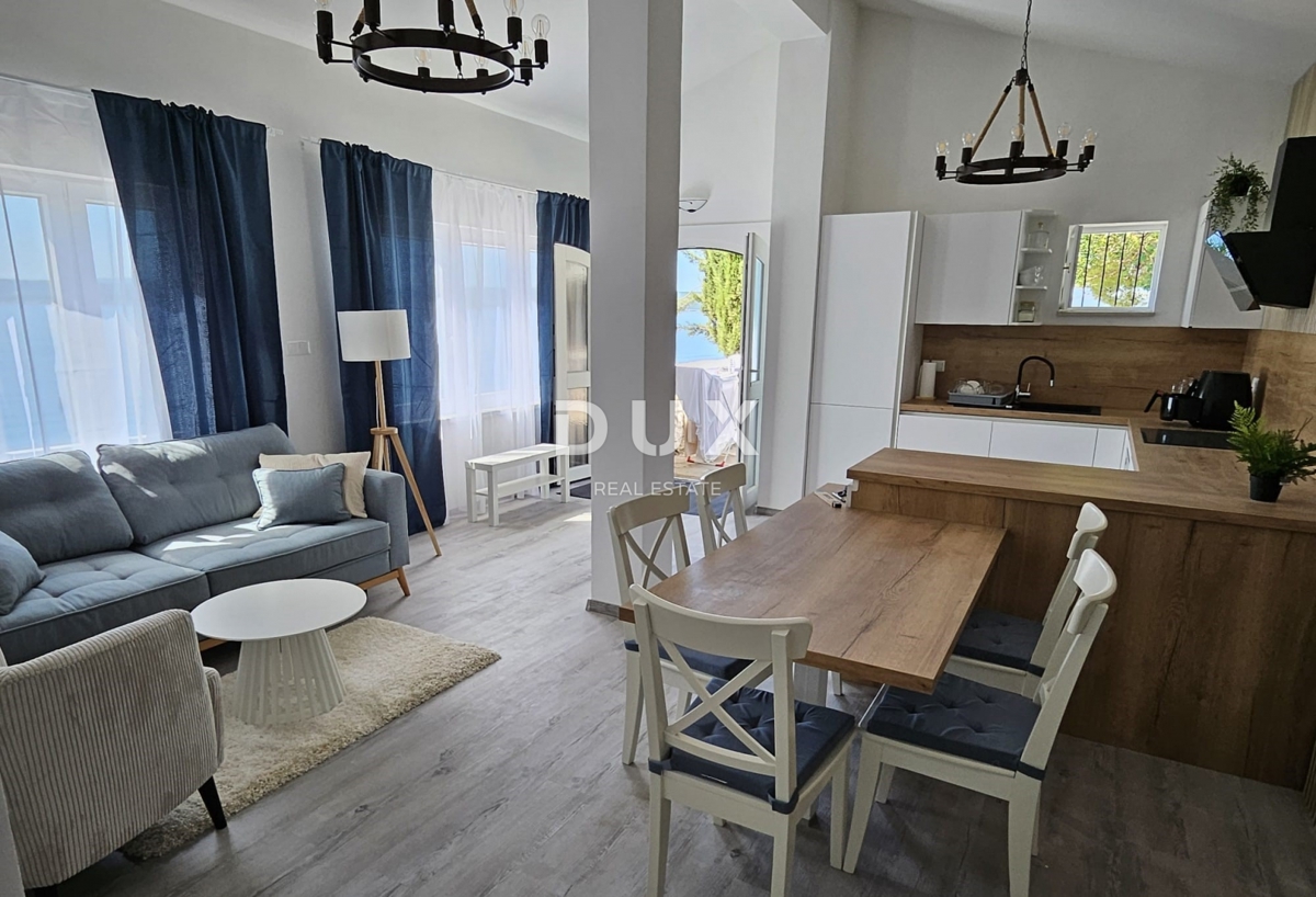 ZADAR, MASLENICA - Posebna hiša v 1. vrsti do morja!