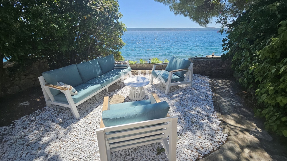 ZADAR, MASLENICA - Posebna hiša v 1. vrsti do morja!